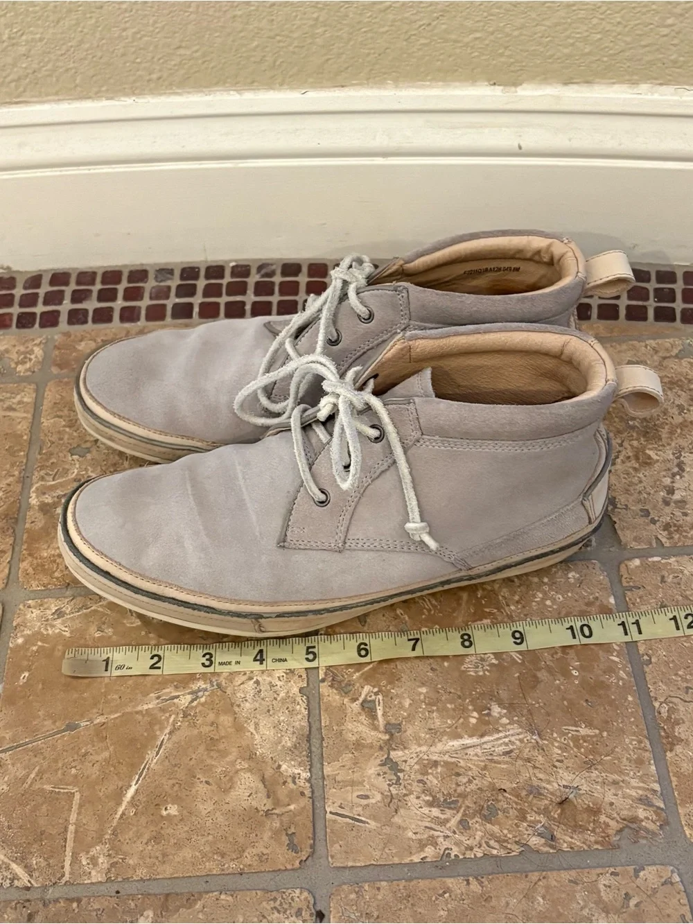 John Varvatos Men Light Gray Suede Redding Chukka Boots Size 8